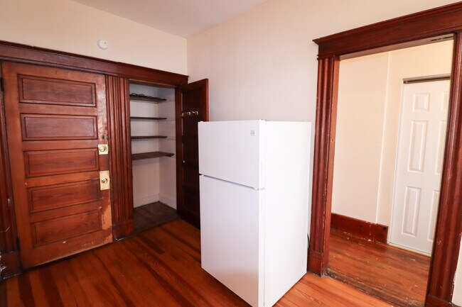 2353 Ohio Ave unit 2, Cincinnati, OH 45219 - photo 5