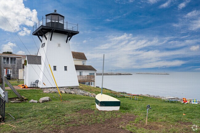 The beautiful views of Lake Ontario are not far from Hartland.