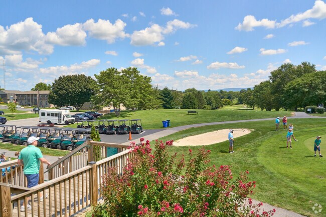 The Hagerstown Greens golf course hosts summer camps and programs for kids.