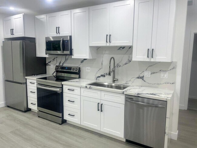 19057 Friar St, Los Angeles, CA 91335 - photo 2