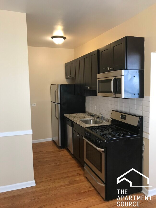 7722 N Marshfield Ave unit 2B, Chicago, IL 60626 - photo 3