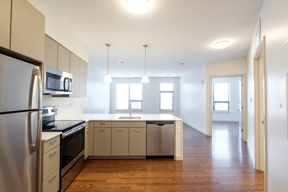 496 Harvard St unit 4, Brookline, MA 02446 - photo 1