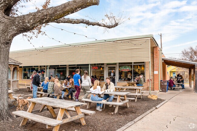 Little Deli Pizzeria is a famous lunch spot in Crestview.