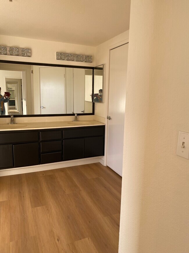 Manhattan Regency, Los Angeles, CA 90020 - photo 2