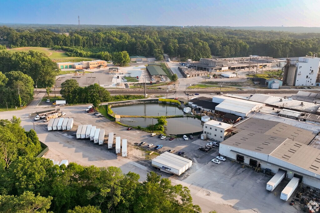 11061 Veterans Memorial Hwy, Lithia Springs, GA 30122