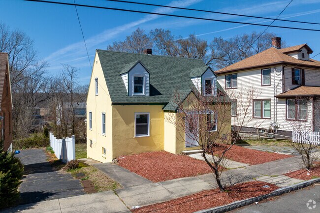 Twin-gabled Cape Cod-style homes are common throughout the West River neighborhood.