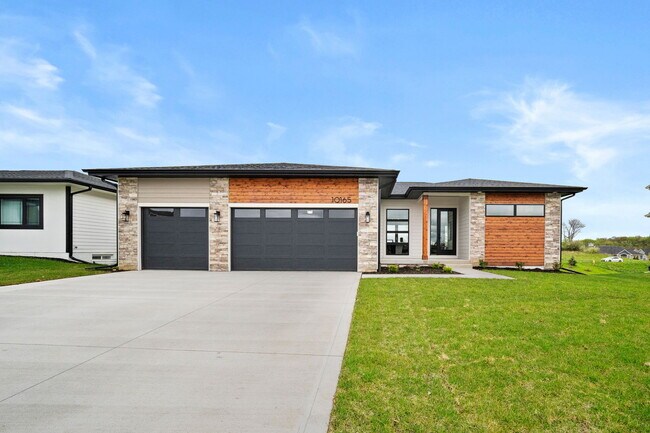 0 173rd St unit 36747890, Urbandale, IA 50263 - photo 2