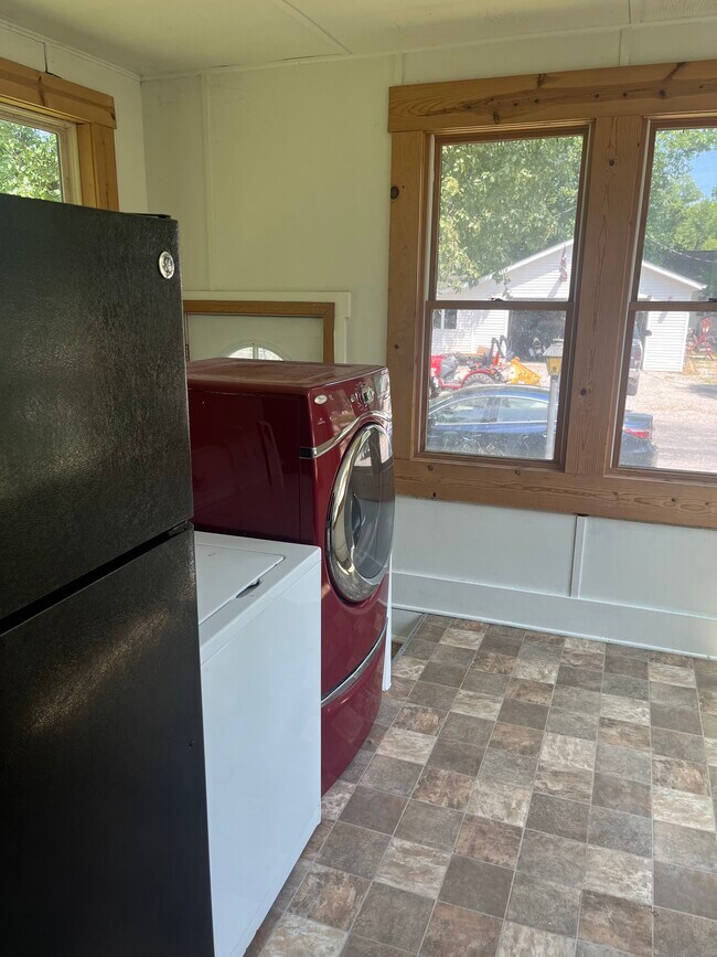 1711 Fairfax St, Carlyle, IL 62231 - photo 5