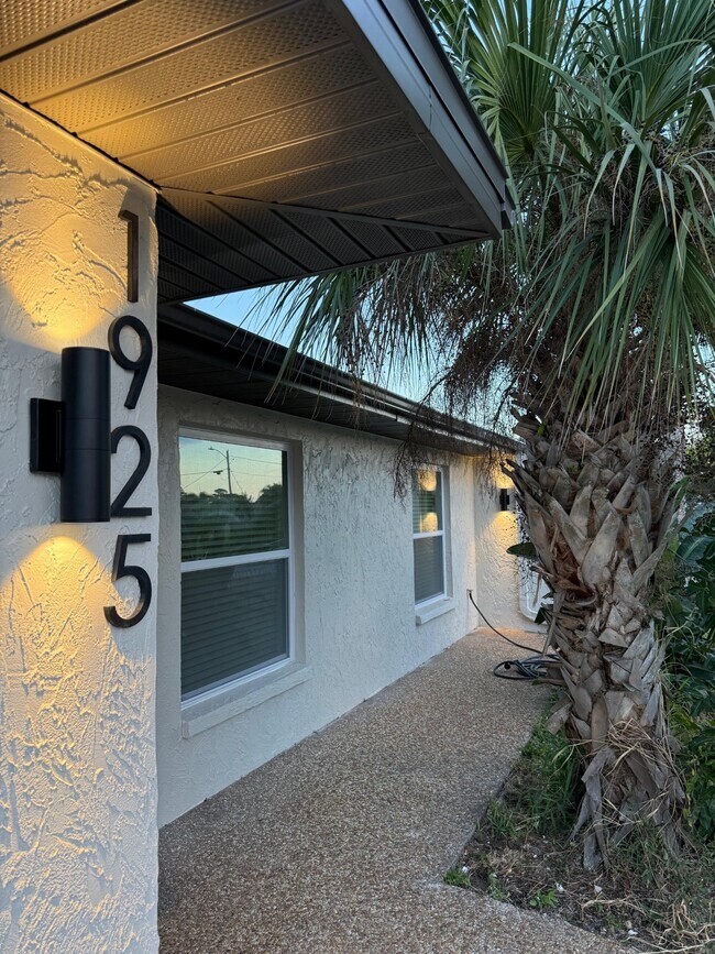 1925 Forked Creek Dr, Englewood, FL 34223 - photo 2