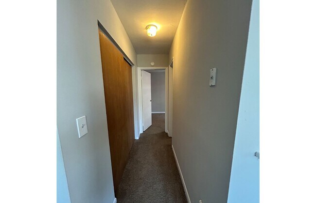 249 Senator Place unit 249-07, Cincinnati, OH 45220 - photo 3