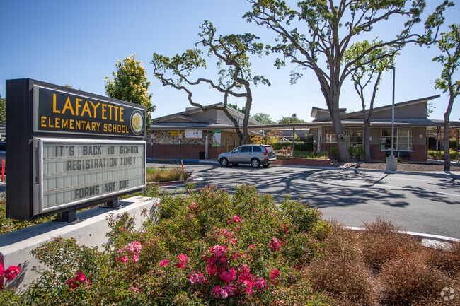 Lafayette Elementary School is a small school with 509 students and 22 teaachers.