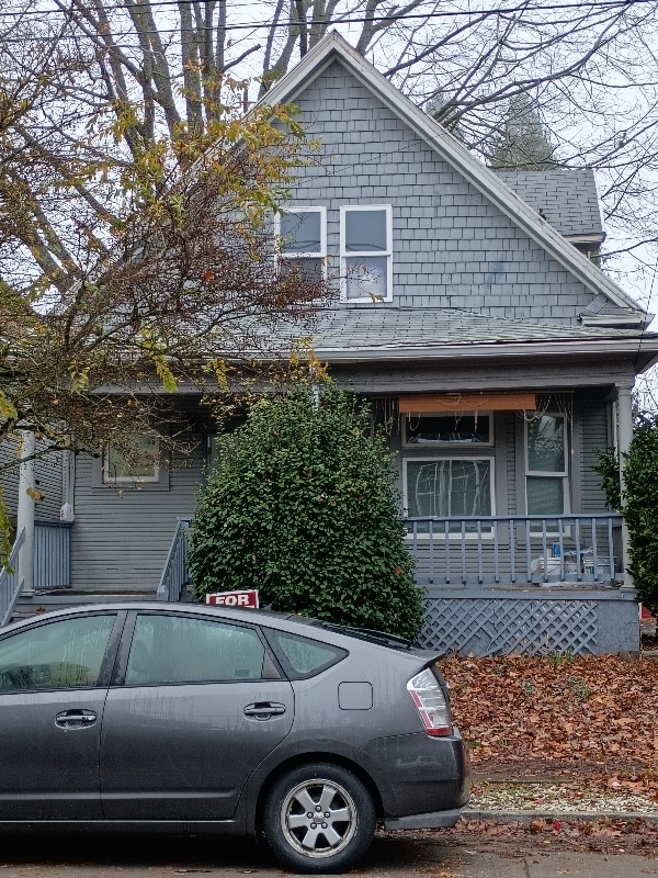 547 NE Knott St, Portland, OR 97212