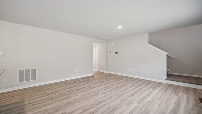 11045 Chappell Crk Cir unit 36393374, Hopewell, VA 23860 - photo 5