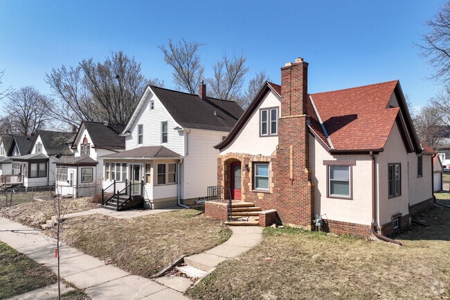 Tudor-style homes sit near Cape Cod-style units in Columbia Park.