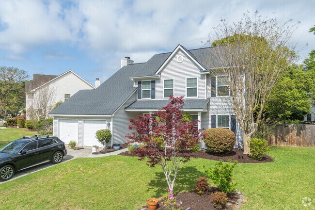 New-traditional homes blend modern flair and southern hospitality in spaces meant for entertaining.