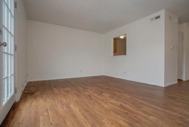 2501 Mission Hill Dr, Austin, TX 78741 - photo 3