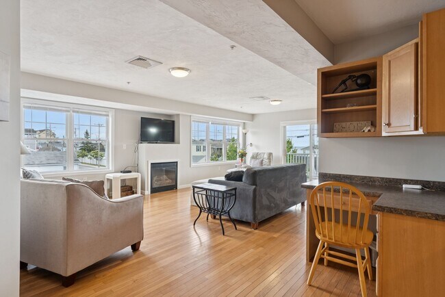 170 E Grand Ave unit 8, Old Orchard Beach, ME 04064 - photo 6