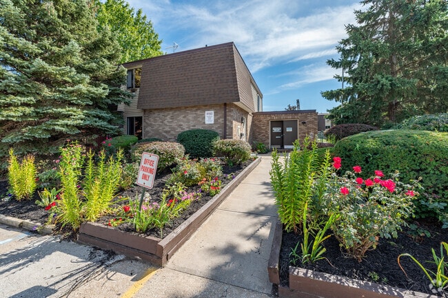 Pinebrook Tower Apartments, Lorain, OH 44053 - photo 2