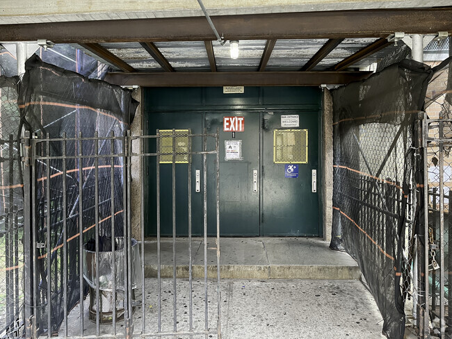Woodstock: Bronx Design And Construction Academy, has 309 students in grades 9-12.