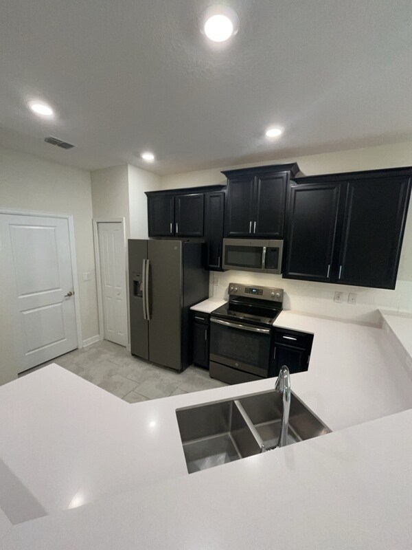 1058 Quaker Rdg Ln, Davenport, FL 33896 - photo 2