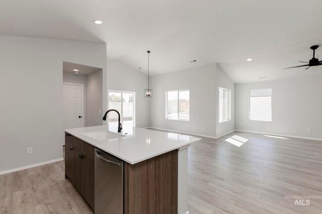 1074 Woods Bog Ave, Middleton, ID 83644 - photo 2