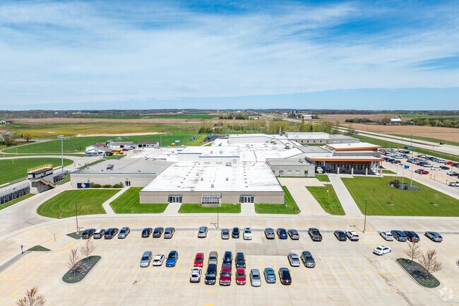 Ozaukee Elementary School serves PK - 5th grade.