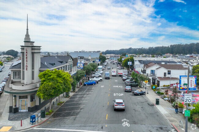 Lakeside Village is located right outside of blank neighborhood