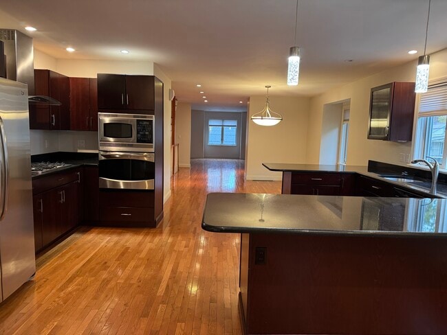 195 Forest St, Arlington, MA 02474 - photo 2