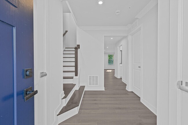 9307 Klamath Ct, Frederick, MD 21701 - photo 3