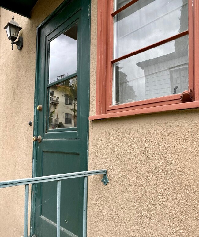 1935 1/2 Palmerston Place unit 1935.5, Los Angeles, CA 90027 - photo 7