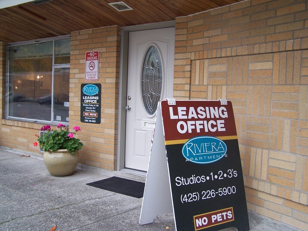 Riviera Apartments 2205 Maple Valley Hwy, Renton, WA