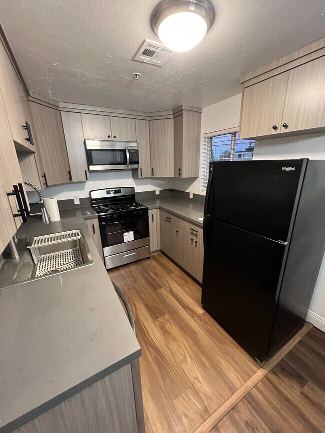 14655 Vanowen St, Van Nuys, CA 91405