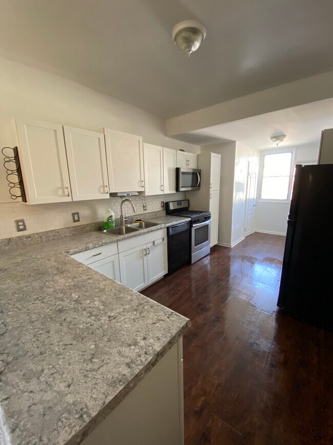 1346 N 11th St, Reading, PA 19604 - photo 5