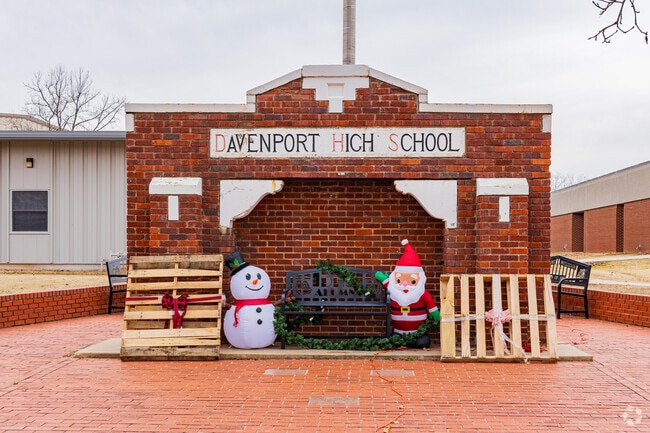 Close up shot of a cute symbol in Davenport High School.