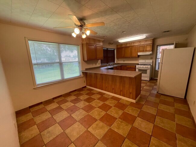 501 Macon Rd, Lafayette, LA 70506 - photo 3
