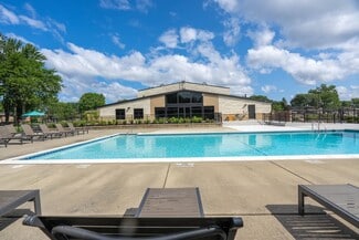 1911 Golfview Dr, Troy, MI 48084