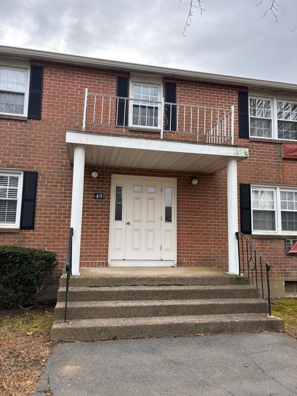 49 Grandview Dr, Farmington, CT 06032