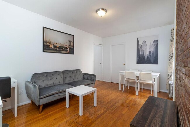 238 E 95th St unit ID1058693P, New York, NY 10128 - photo 4