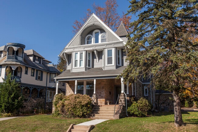 125 Windsor Ave unit First Floor, Narberth, PA 19072 - photo 2