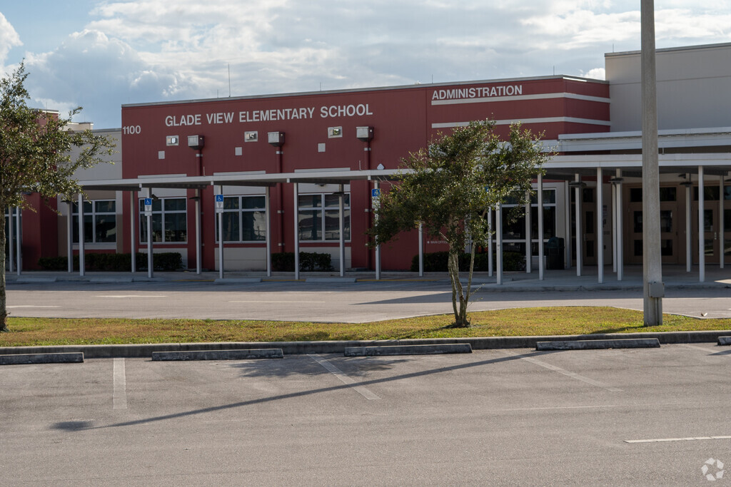 Glade View Elementary School provides education in the neighborhood of 
Belle Glade.