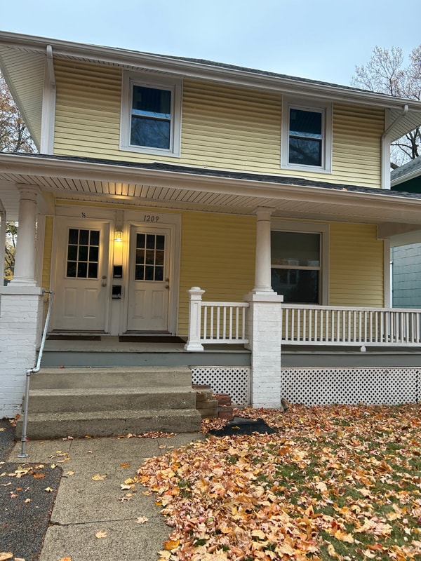 1209 1/2 W Governor St, Springfield, IL 62704