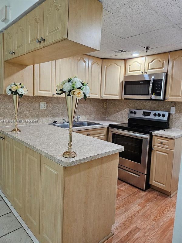 10641 SW 108th Ave, Miami, FL 33176 - photo 4