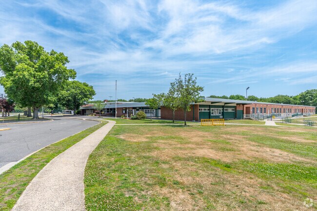 Forest Lake Elementary School is a highly rated, public school in Wantagh.