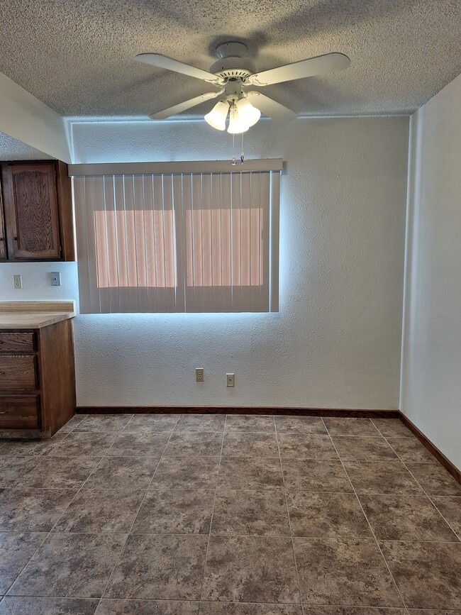 1305 Galeta Ave unit C, Norfolk, NE 68701 - photo 4
