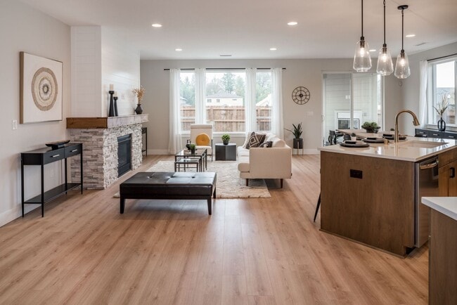 8263 N Hargrave St, Camas, WA 98607 - photo 2