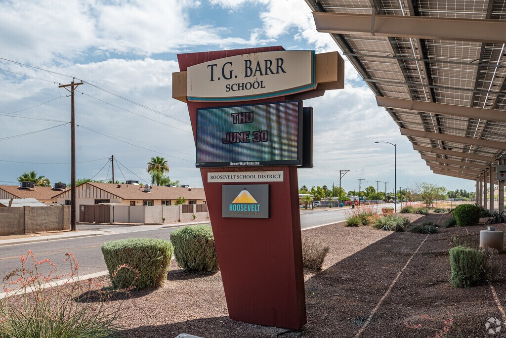Main sign/Pylon, T G Barr School.