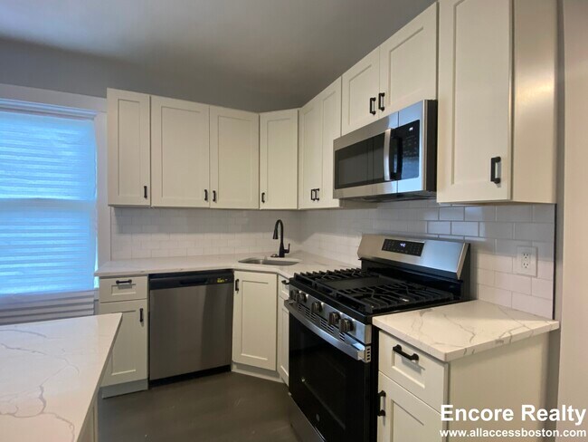 118 Marginal St unit 9, Boston, MA 02128 - photo 2