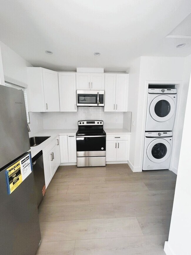 10313 Eldora Ave unit 10319 1/2 Eldora Rea, Sunland, CA 91040 - photo 2