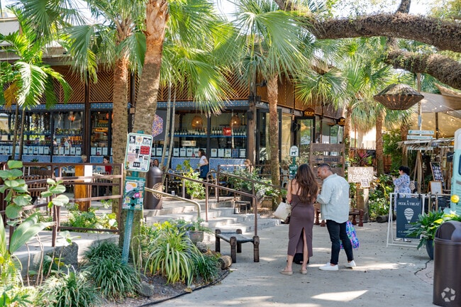 Residents of El Portal are just minutes from Upper Buena Vista and its eateries.