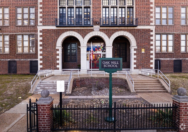 Oak Hill Elementary School is a public school located in ST LOUIS, MO.